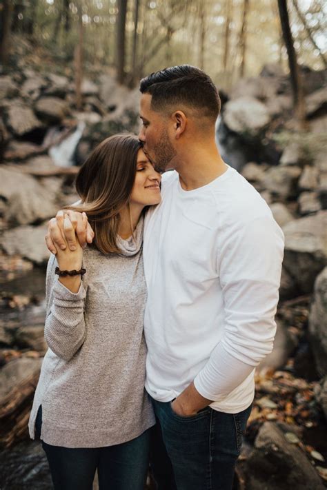 couple poses in mirror|100+ Couple Pose Ideas for Stunning Couples。